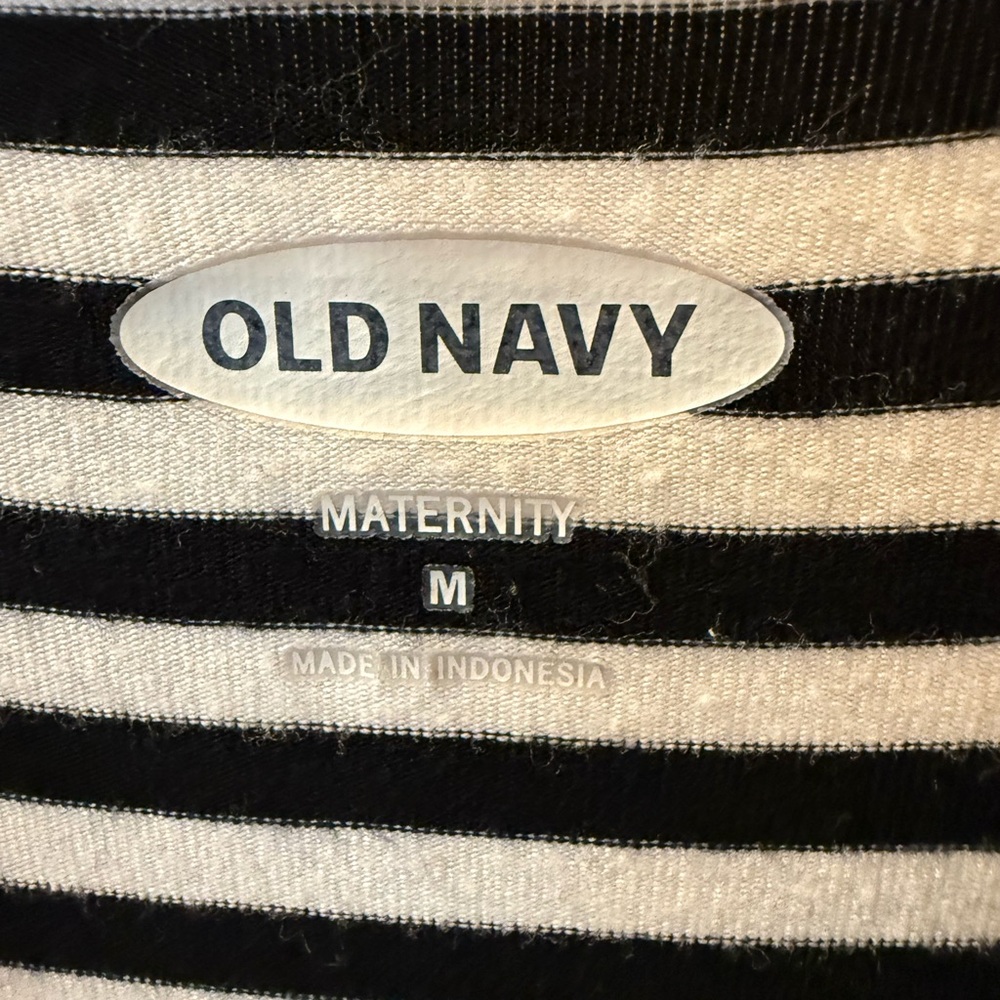 Old Navy Maxi Maternity Dress - Picture 4 of 6